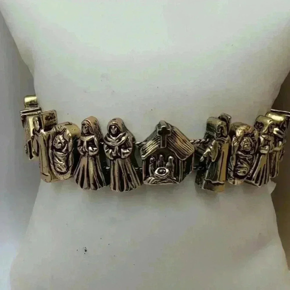TOFA 1996 BG Goldtone Nativity Scene Slider Charm Bracelet Bergdorf Goodman - Picture 1 of 4